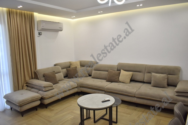 Two bedroom apartment for rent in 21 Dhjetori area in Tirana.
It is located on the fourth floor of 